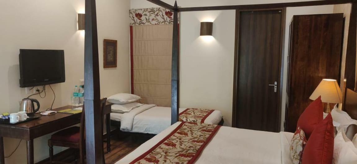 Devraj Niwas Hotel Jaipur Buitenkant foto
